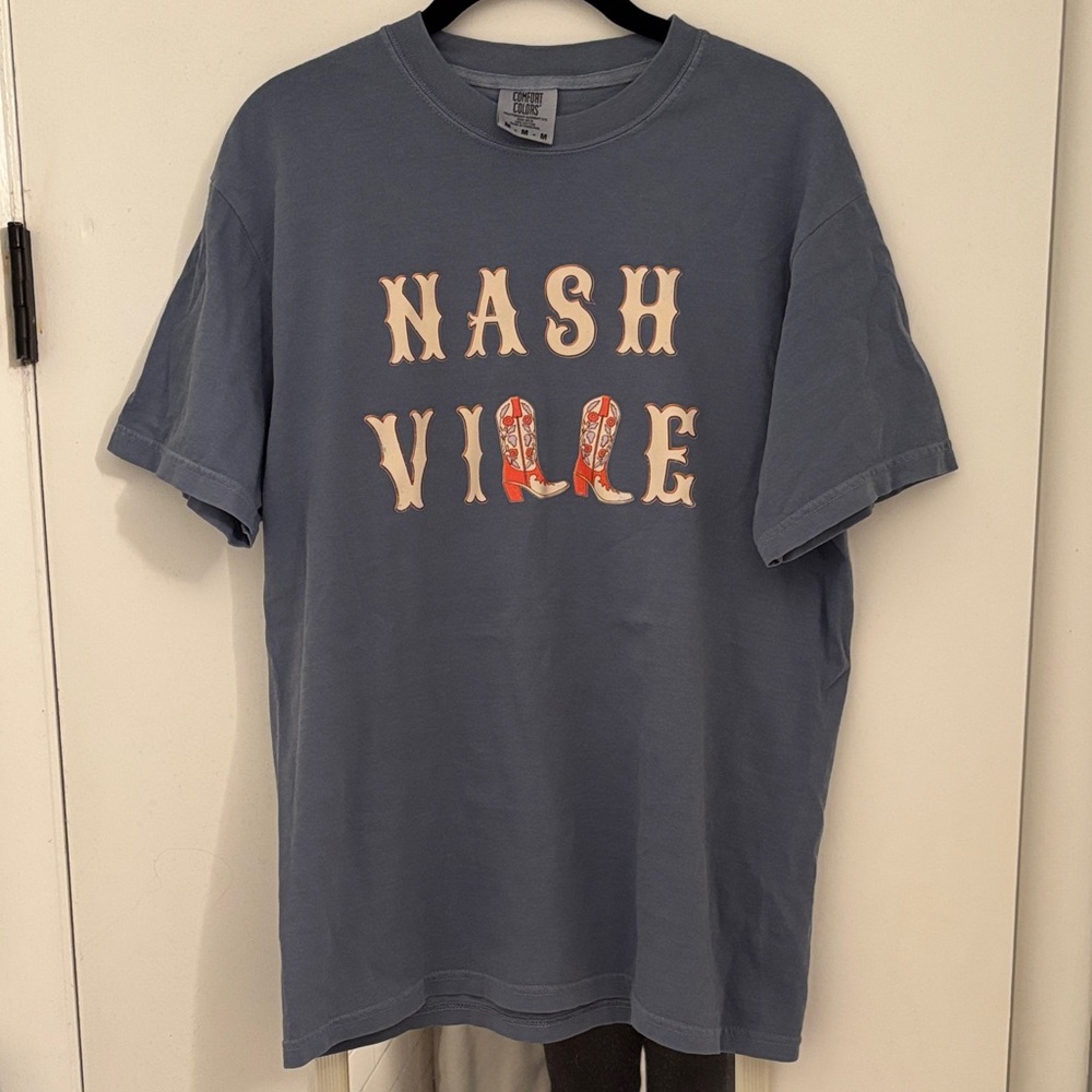 🆕 Comfort Colors Nashville Vintage Country Music T-Shirt Cowgirl Boot. Size M.